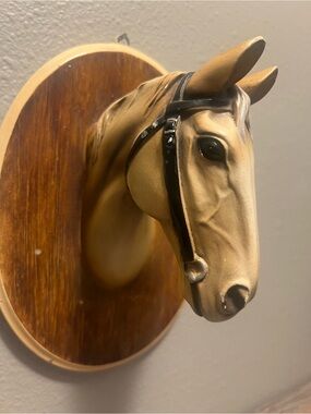 Wall-Mounted Horse Head Plaque in Tan and Black